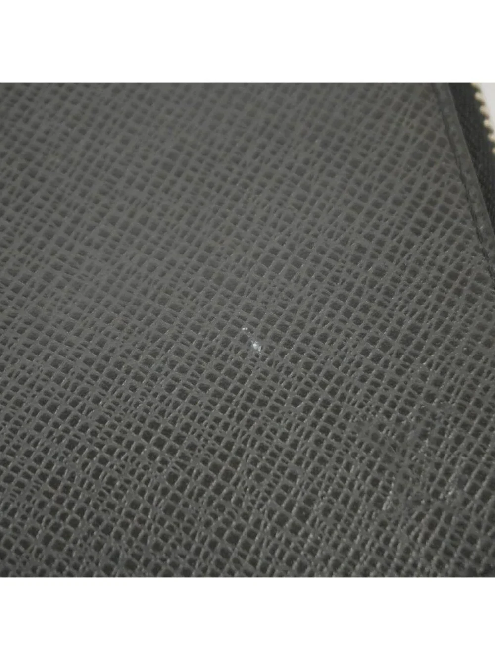 Louis Vuitton Wallet Taiga Zippy Vertical Noir